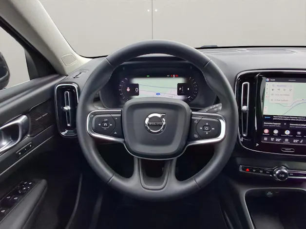 VOLVO XC40 2.0 B4 MH Plus Bright