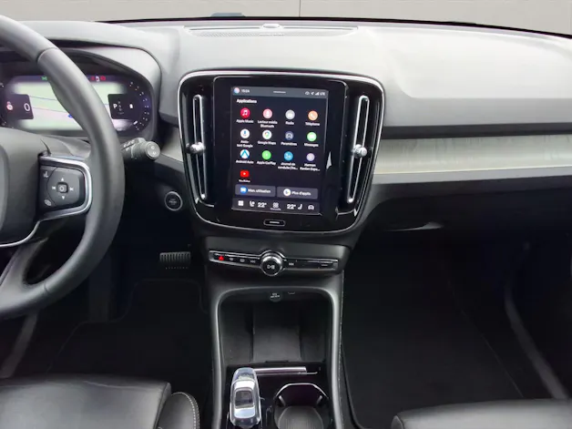 VOLVO XC40 2.0 B4 MH Plus Bright