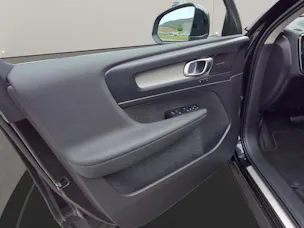 VOLVO XC40 2.0 B4 MH Plus Bright