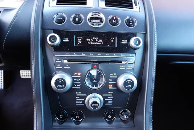 ASTON MARTIN V8 Vantage 4.7 Sportshift "* CH Véhicule * GPS * Sièges Electriques/Chauffants * Phares xénon * Tempomat *"