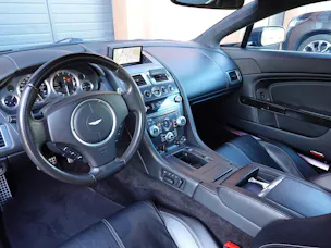 ASTON MARTIN V8 Vantage 4.7 Sportshift "* CH Véhicule * GPS * Sièges Electriques/Chauffants * Phares xénon * Tempomat *"