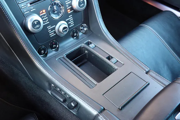 ASTON MARTIN V8 Vantage 4.7 Sportshift "* CH Véhicule * GPS * Sièges Electriques/Chauffants * Phares xénon * Tempomat *"