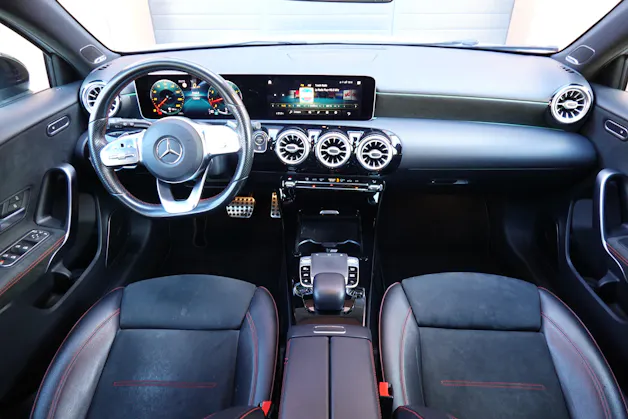 MERCEDES-BENZ A 250 AMG Line "* Pack AMG Line * Capteurs avant/arrière * Tempomat * Clim Auto * Sièges AMG * Jantes 18 *"