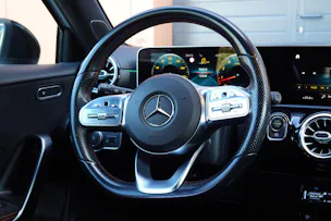 MERCEDES-BENZ A 250 AMG Line "* Pack AMG Line * Capteurs avant/arrière * Tempomat * Clim Auto * Sièges AMG * Jantes 18 *"