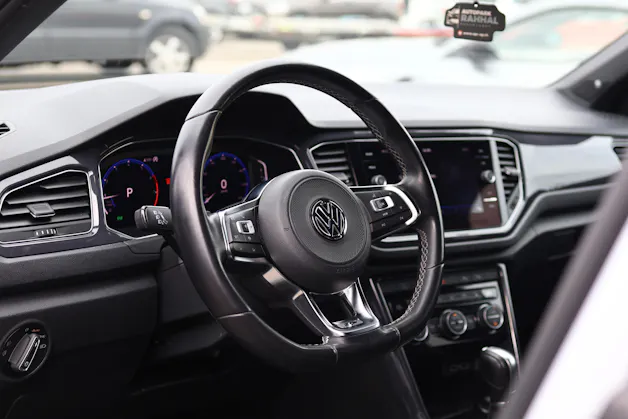 VW T-Roc 1.5 TSI Sport DSG 4motion * SOUNDSYSTEM BEATS * RÜCKFAHRKAMERA * PACK INFOTAINMENT *
