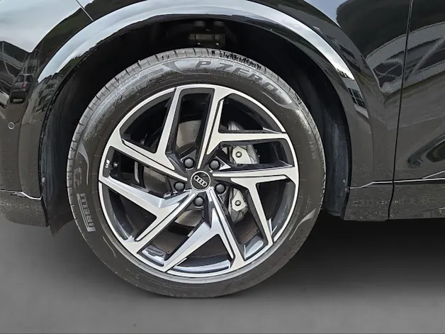 AUDI Q6 e-tron quattro