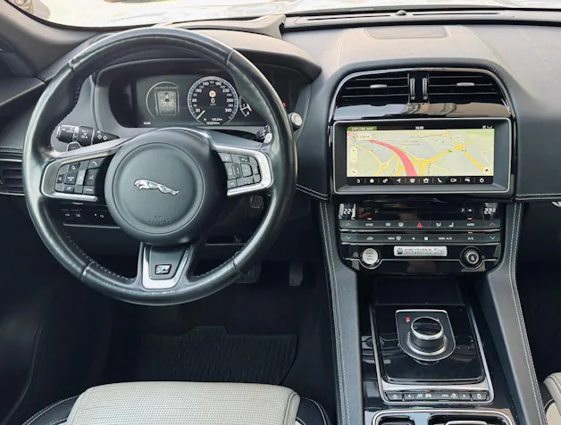Jaguar F-Pace 30t 2.0 R-Sport AWD Automatik