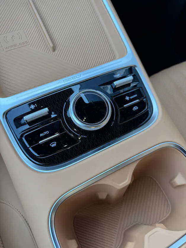 Geely STARRAY EM-i Max+29.8 kWh cloudveil silver