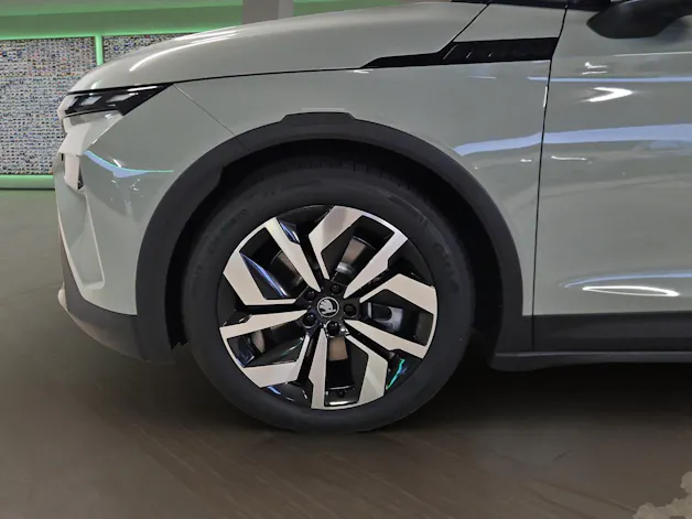SKODA Elroq 85x Sportline 4x4