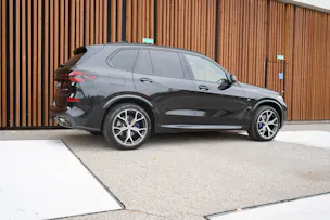 BMW X5 xDRIVE 48V 40i M SPORT PRO BLACK STEPTRONIC l 381 PS