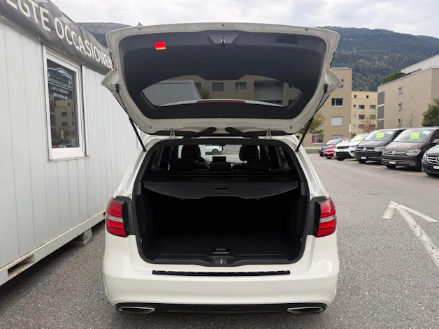MERCEDES-BENZ B 220 AMG Line 4Matic 7G-DCT * SOMMER & WINTERRÄDER*