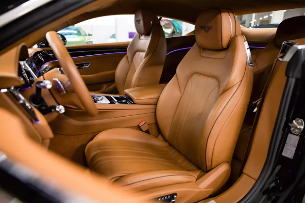 BENTLEY CONTINENTALental GT 4.0 V8 *CH-FHZ*