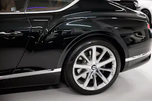 BENTLEY Continental GT 4.0 V8 *CH-FHZ*
