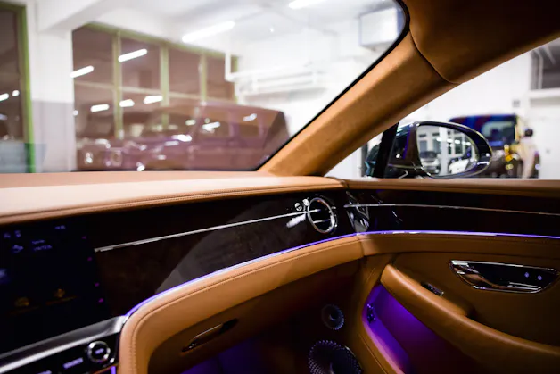 BENTLEY CONTINENTALental GT 4.0 V8 *CH-FHZ*