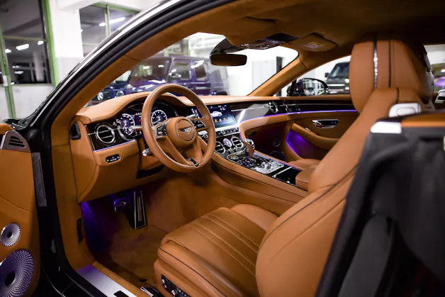 BENTLEY CONTINENTALental GT 4.0 V8 *CH-FHZ*