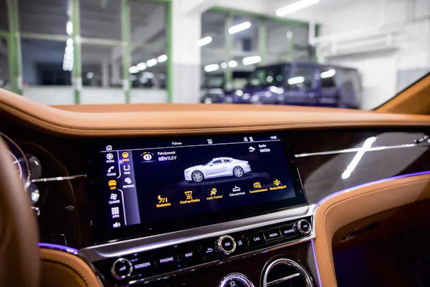 BENTLEY CONTINENTALental GT 4.0 V8 *CH-FHZ*