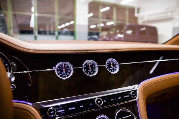 BENTLEY CONTINENTALental GT 4.0 V8 *CH-FHZ*