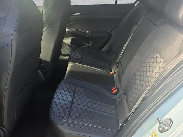 VW Golf 1.5 TSI HEV R-Line