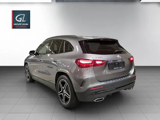 MERCEDES-BENZ GLA 250 AMG Line 8G-DCT