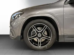 MERCEDES-BENZ GLA 250 AMG Line 8G-DCT