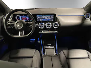 MERCEDES-BENZ GLA 250 AMG Line 8G-DCT