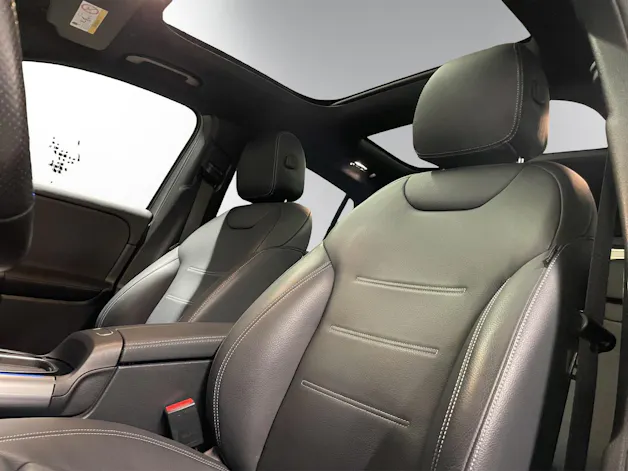 MERCEDES-BENZ GLA 250 AMG Line 8G-DCT