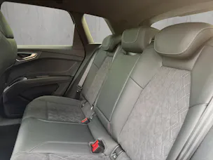 AUDI Q4 e-tron SUV quattro performance Swiss Ski