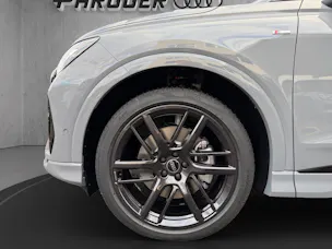 AUDI Q4 e-tron SUV quattro performance Swiss Ski