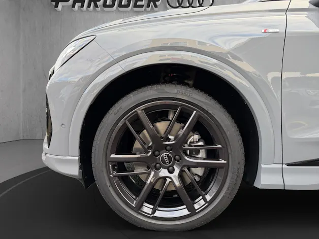 AUDI Q4 e-tron SUV quattro performance Swiss Ski