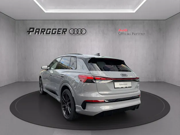 AUDI Q4 e-tron SUV quattro performance Swiss Ski