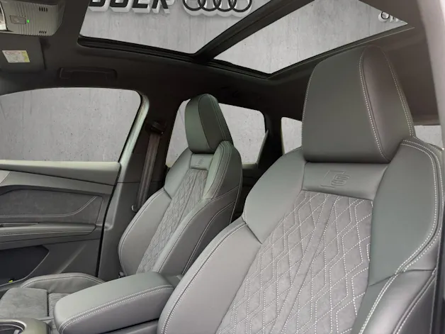 AUDI Q4 e-tron SUV quattro performance Swiss Ski