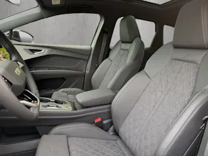 AUDI Q4 e-tron SUV quattro performance Swiss Ski