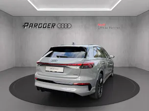 AUDI Q4 e-tron SUV quattro performance Swiss Ski