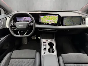 AUDI Q4 e-tron SUV quattro performance Swiss Ski