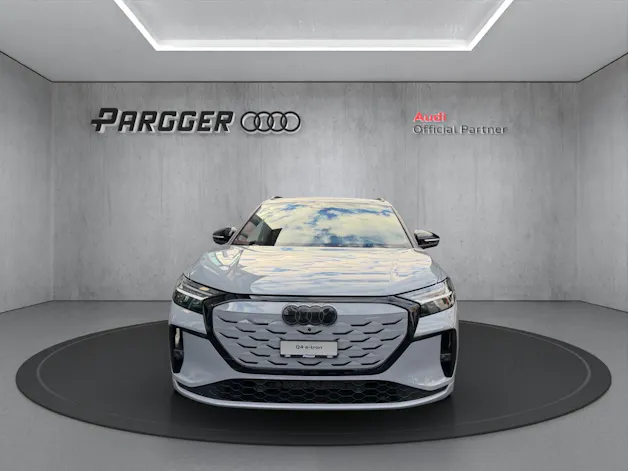 AUDI Q4 e-tron SUV quattro performance Swiss Ski