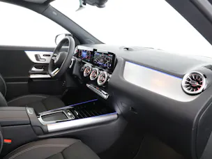 MERCEDES-BENZ GLA 200 Night Star 7G-D