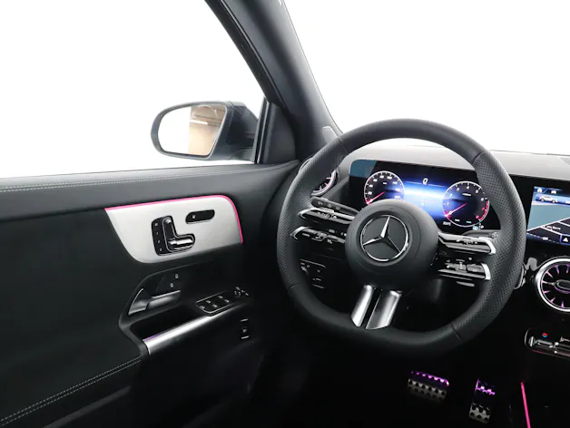 MERCEDES-BENZ GLA 200 Night Star 7G-D