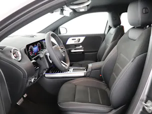 MERCEDES-BENZ GLA 200 Night Star 7G-D