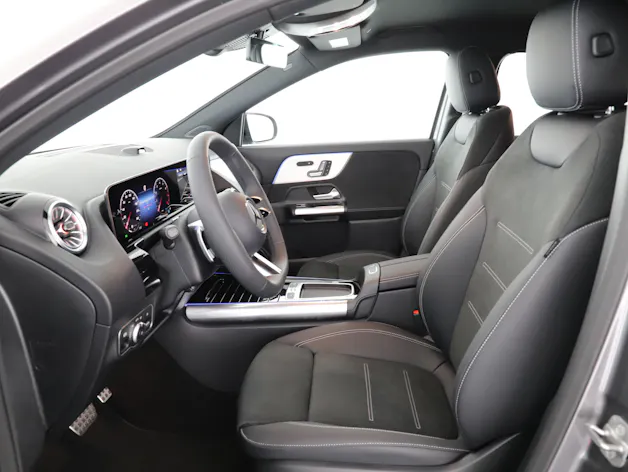 MERCEDES-BENZ GLA 200 Night Star 7G-D