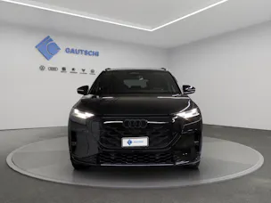AUDI Q4 e-tron SUV quattro performance Swiss Ski