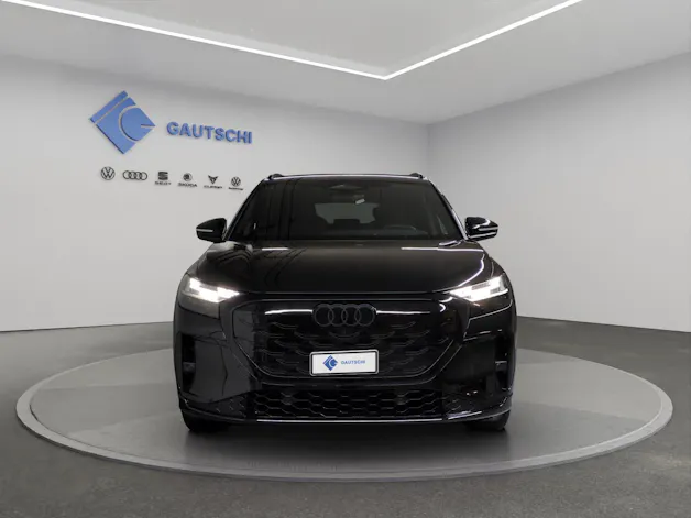 AUDI Q4 e-tron SUV quattro performance Swiss Ski
