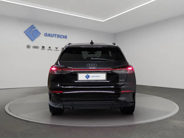 AUDI Q4 e-tron SUV quattro performance Swiss Ski