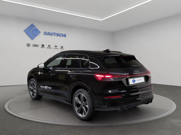 AUDI Q4 e-tron SUV quattro performance Swiss Ski