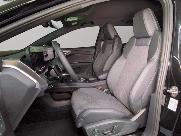 AUDI Q4 e-tron SUV quattro performance Swiss Ski