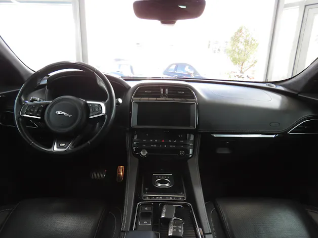 Jaguar F-Pace 30t 2.0 R-Sport AWD Automatik