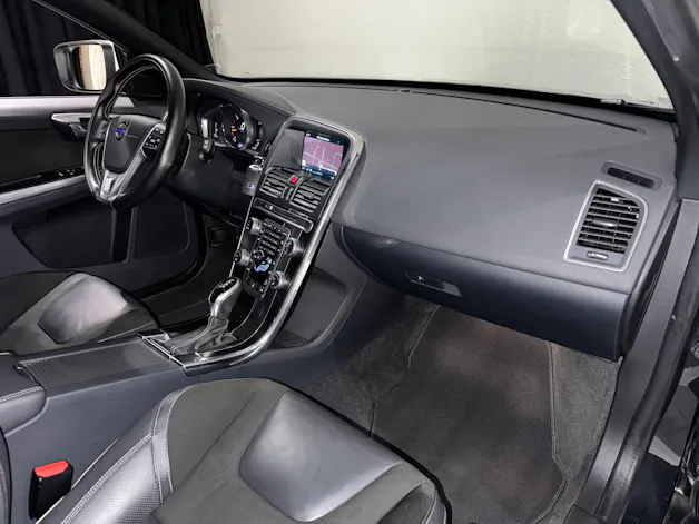 VOLVO XC60 D5 AWD R-Design Geartronic I AHK 2000KG I