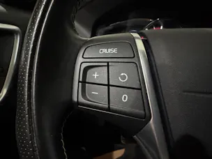 VOLVO XC60 D5 AWD R-Design Geartronic I AHK 2000KG I