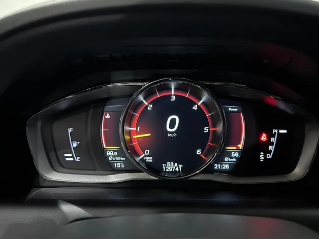 VOLVO XC60 D5 AWD R-Design Geartronic I AHK 2000KG I