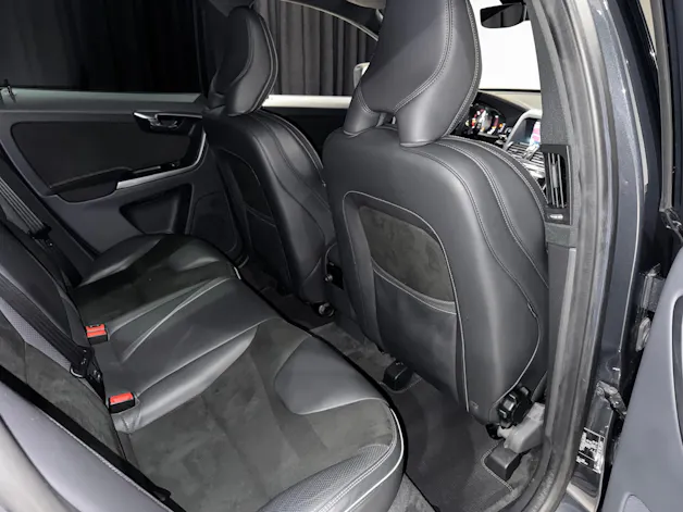 VOLVO XC60 D5 AWD R-Design Geartronic I AHK 2000KG I