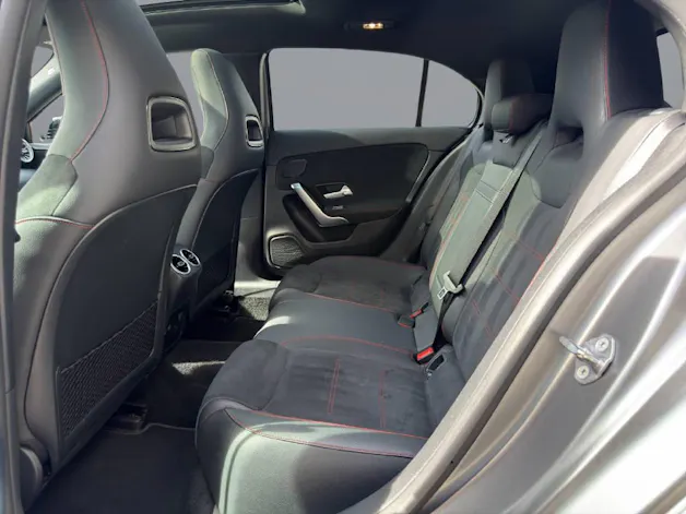 MERCEDES-BENZ A 250 AMG Line 4m